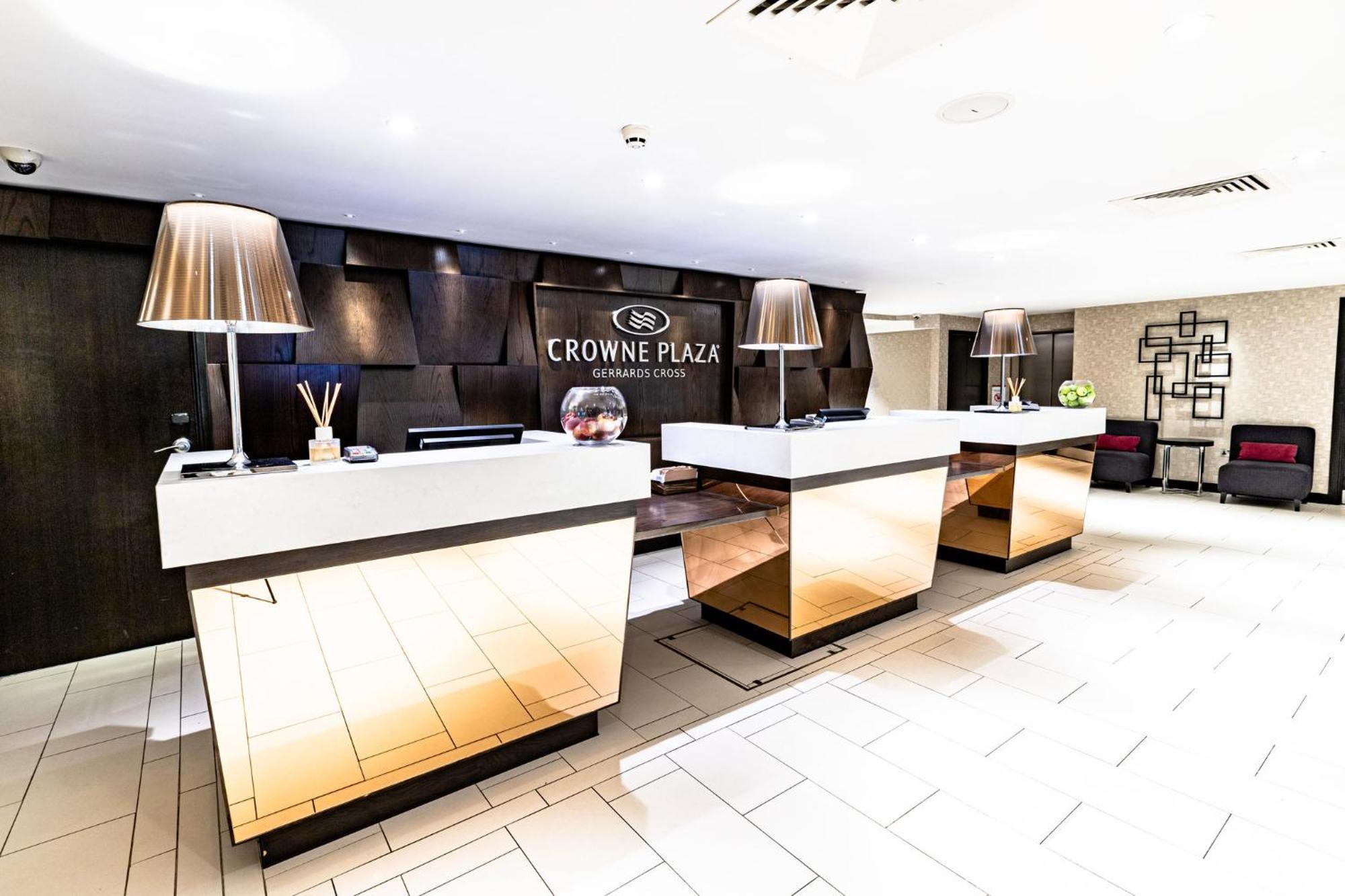 Crowne Plaza Gerrards Cross By Ihg Hotel Beaconsfield Exterior photo